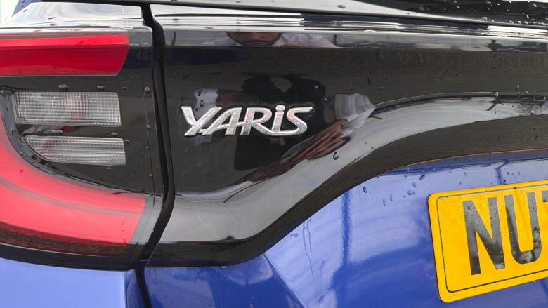 Toyota Yaris 1.5 Hybrid Design 5dr CVT Hybrid Hatchback
